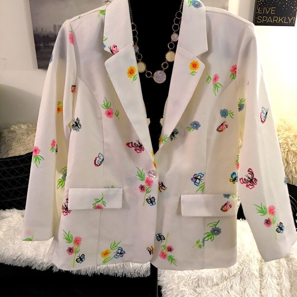 GORGEOUS One button, deep V butterfly 🦋 Blazer - Picture 2 of 7